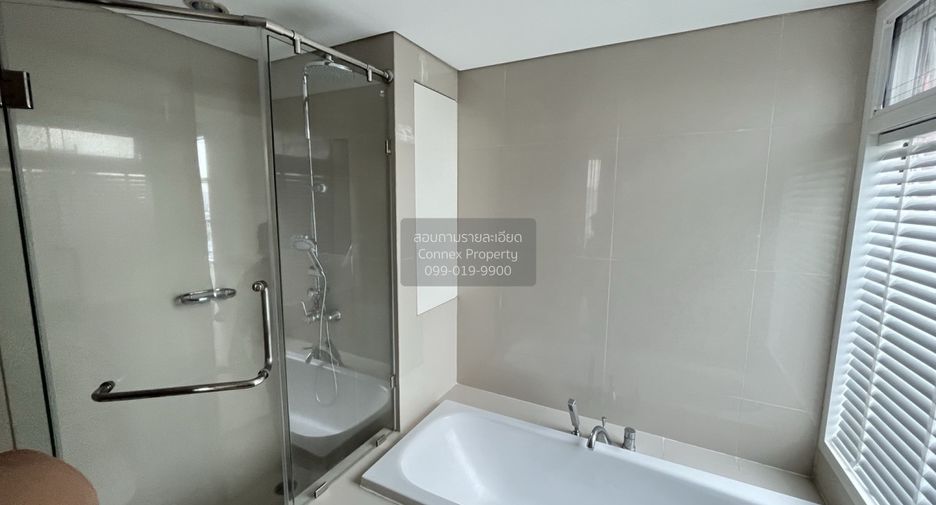 For rent 3 bedrooms condo in Khlong Toei, Bangkok