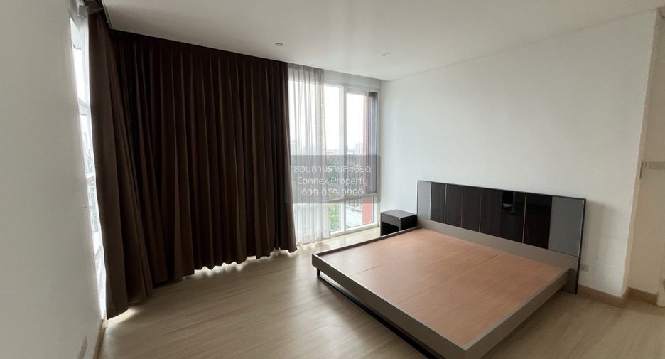 For rent 3 bedrooms condo in Khlong Toei, Bangkok