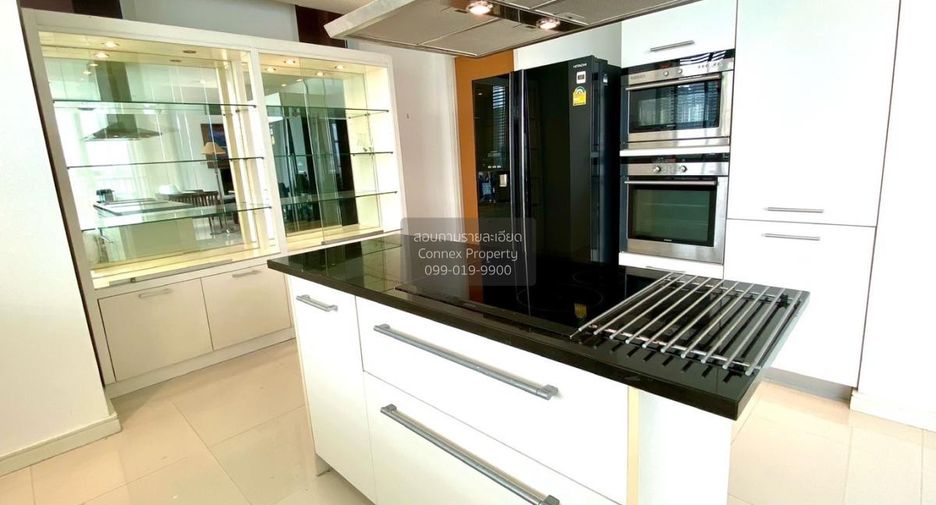 For rent 3 bedrooms condo in Khlong Toei, Bangkok