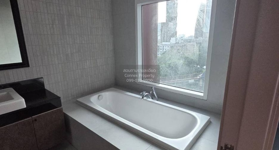 For rent 3 bedrooms condo in Khlong Toei, Bangkok