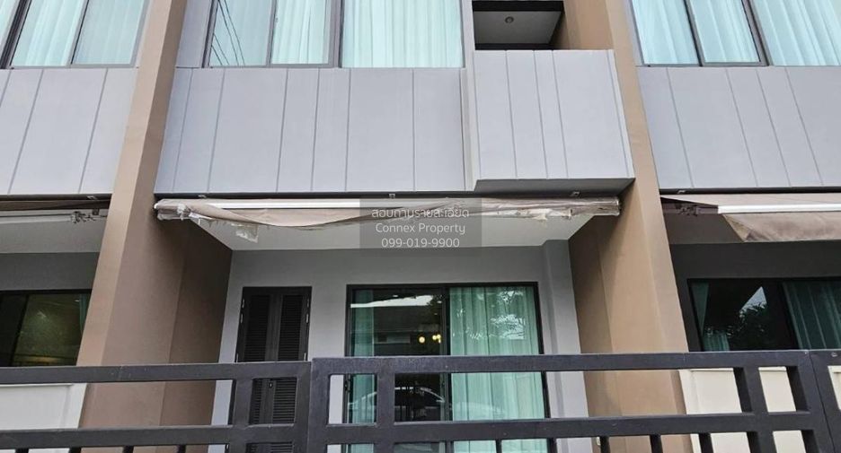 For rent 3 bedrooms townhouse in Saphan Sung, Bangkok