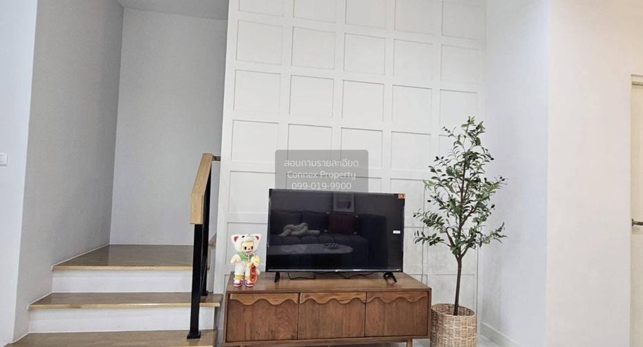 For rent 3 bedrooms townhouse in Saphan Sung, Bangkok