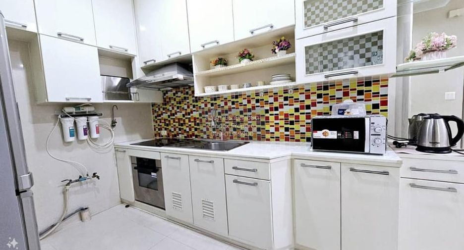 For rent 3 bedrooms condo in Ratchathewi, Bangkok