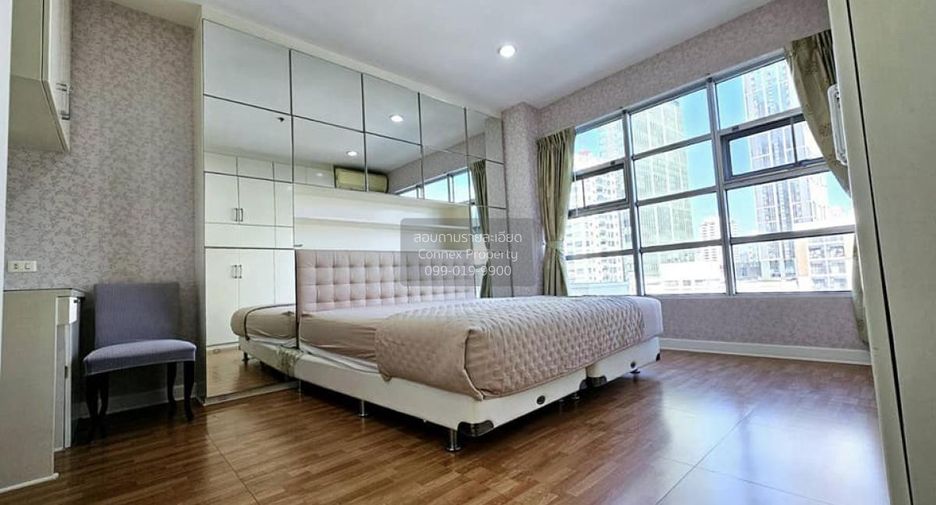 For rent 3 bedrooms condo in Ratchathewi, Bangkok