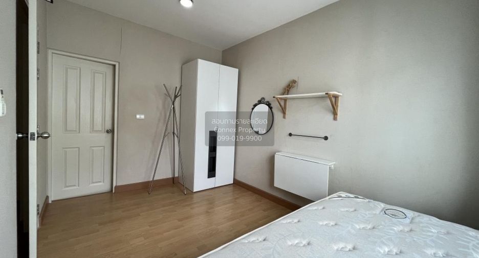For rent 3 bedrooms townhouse in Wang Thonglang, Bangkok