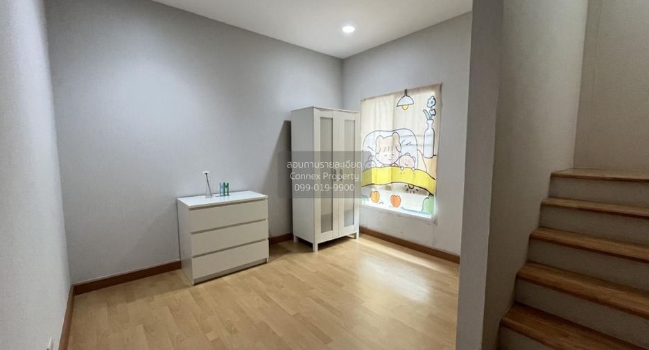 For rent 3 bedrooms townhouse in Wang Thonglang, Bangkok