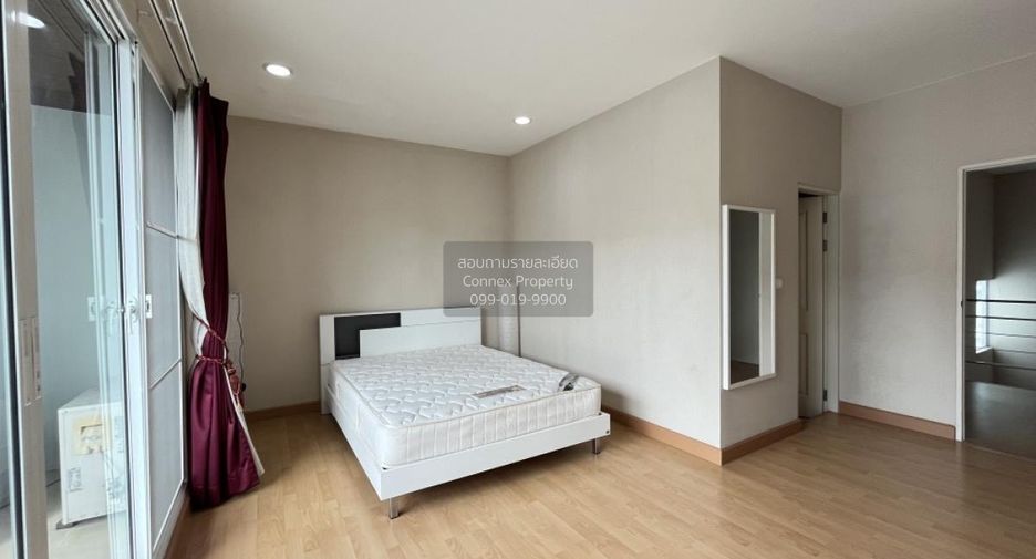 For rent 3 bedrooms townhouse in Wang Thonglang, Bangkok