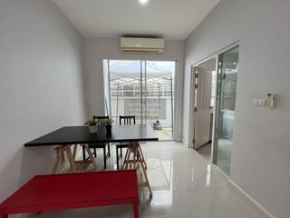 For rent 3 bedrooms townhouse in Wang Thonglang, Bangkok