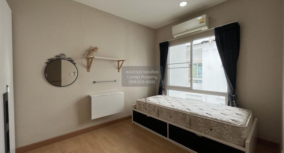 For rent 3 bedrooms townhouse in Wang Thonglang, Bangkok