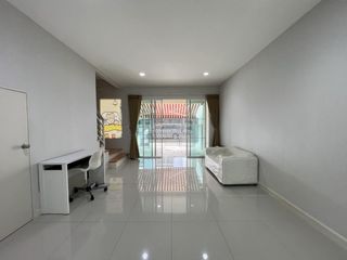 For rent 3 bedrooms townhouse in Wang Thonglang, Bangkok