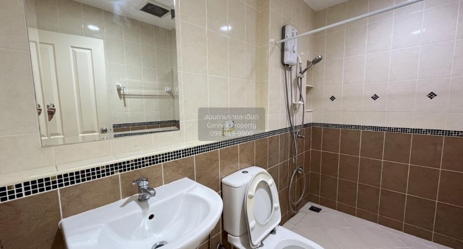 For rent 3 bedrooms townhouse in Wang Thonglang, Bangkok