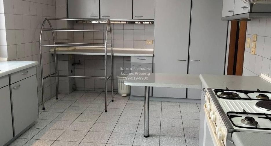 For rent 3 bedrooms condo in Khlong Toei, Bangkok