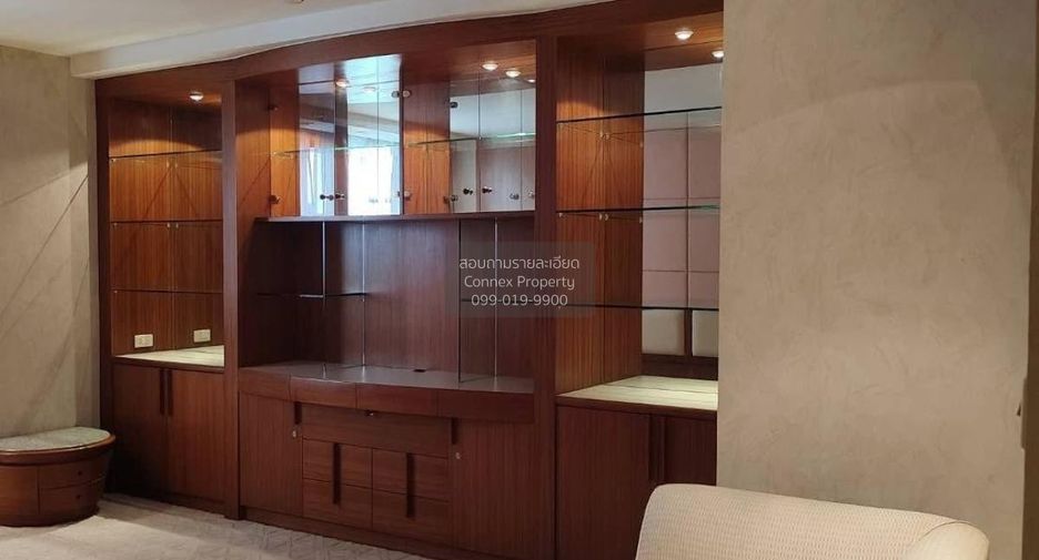 For rent 3 bedrooms condo in Khlong Toei, Bangkok