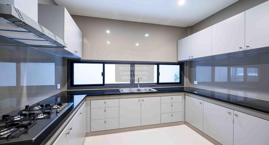 For rent 4 bedrooms house in Bang Kapi, Bangkok