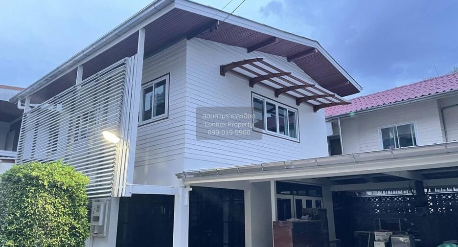 For rent 2 bedrooms house in Sathon, Bangkok