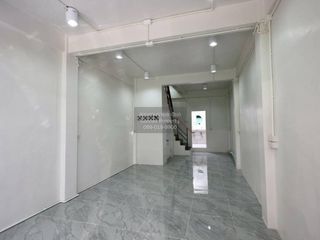 Аренда 4 спальни таунхаус в Сатхон, Бангкок