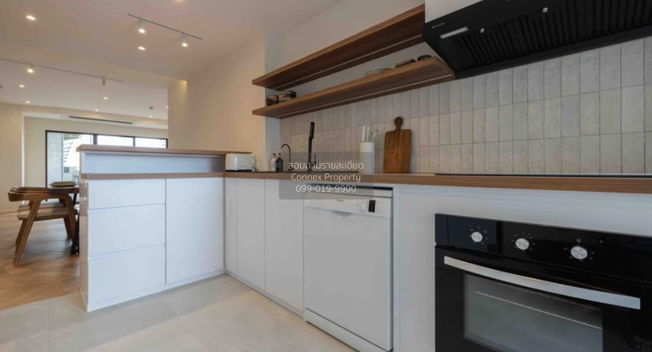 Condo en alquiler de 3 habitaciones en Watthana, Bangkok