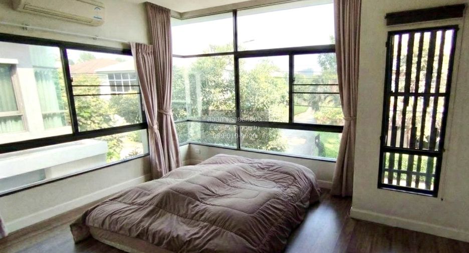 For rent 3 bedrooms house in Bang Kapi, Bangkok