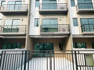 Casa adosada en alquiler de 3 habitaciones en Bang Kruai, Nonthaburi