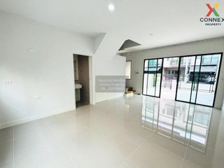 Casa adosada en alquiler de 3 habitaciones en Bang Kruai, Nonthaburi