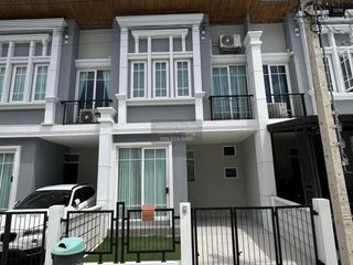 Reihenhaus zur Miete mit 3 Zimmer in Taling Chan, Bangkok