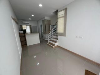 Reihenhaus zur Miete mit 3 Zimmer in Taling Chan, Bangkok
