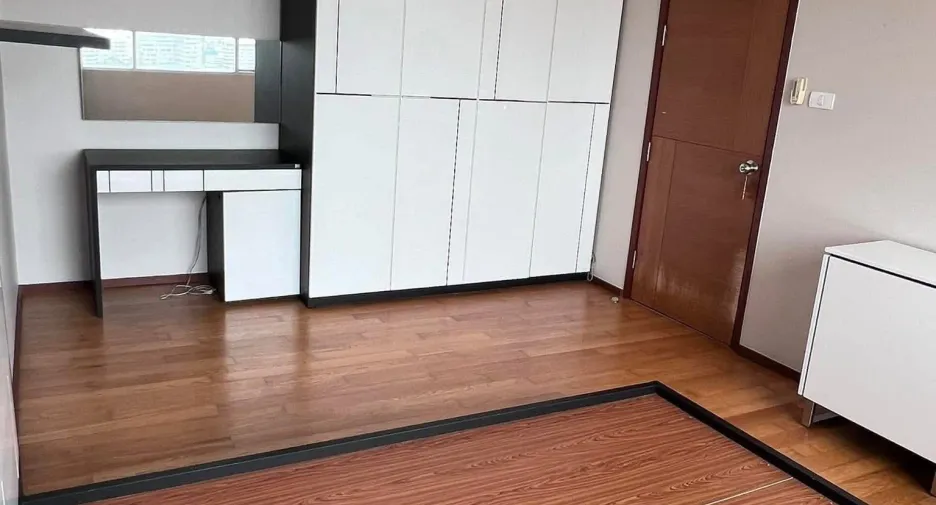 Wohnung zur Miete mit 1 Zimmer in Khlong San, Bangkok