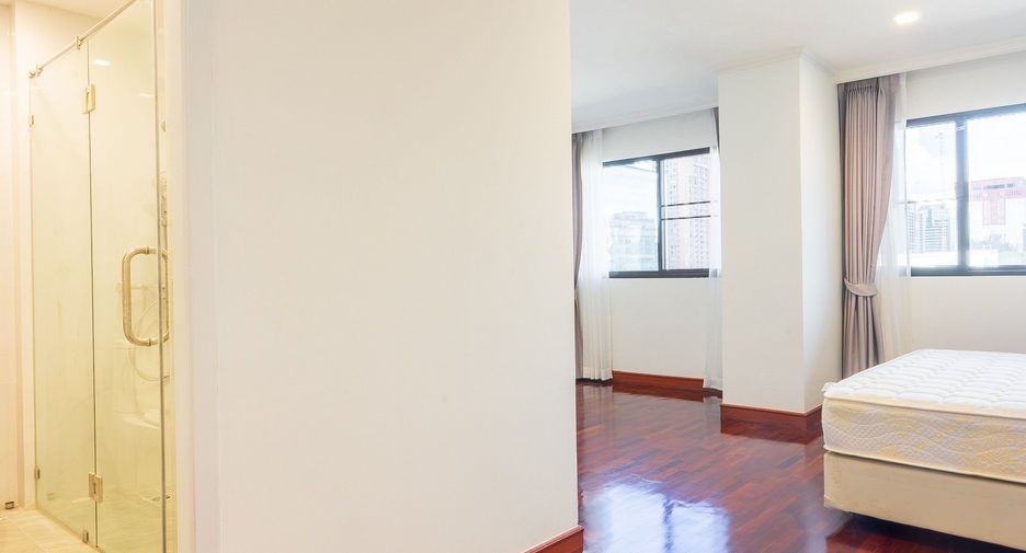 For rent 4 bedrooms apartment in Watthana, Bangkok