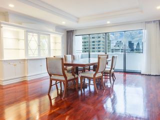 For rent 4 bedrooms apartment in Watthana, Bangkok