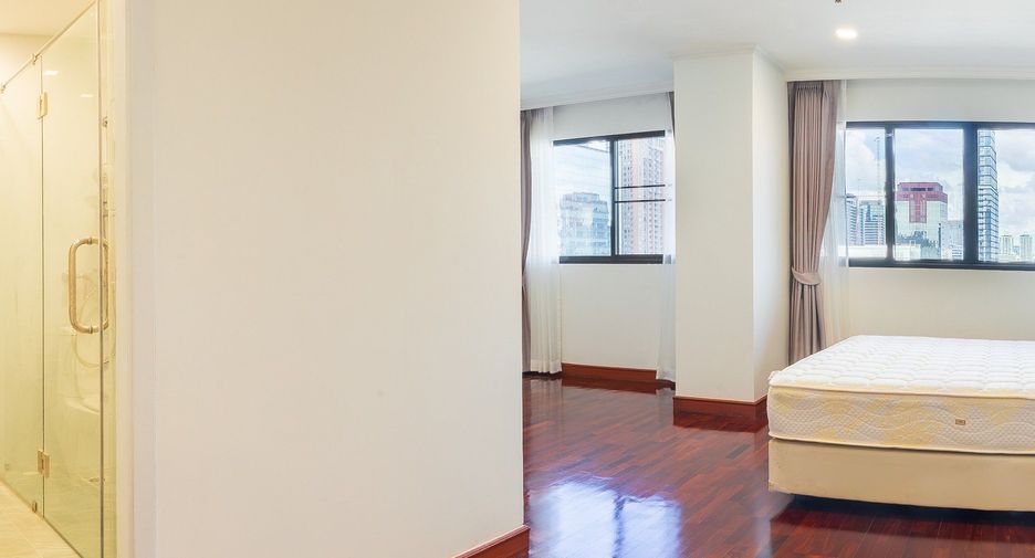 For rent 4 bedrooms apartment in Watthana, Bangkok