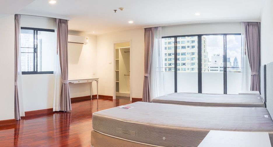 For rent 4 bedrooms apartment in Watthana, Bangkok