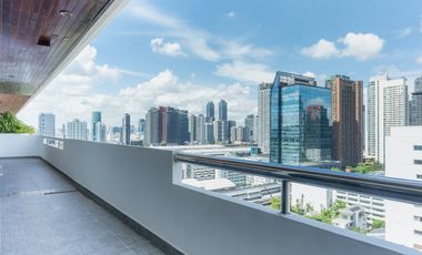 For rent 4 bedrooms apartment in Watthana, Bangkok