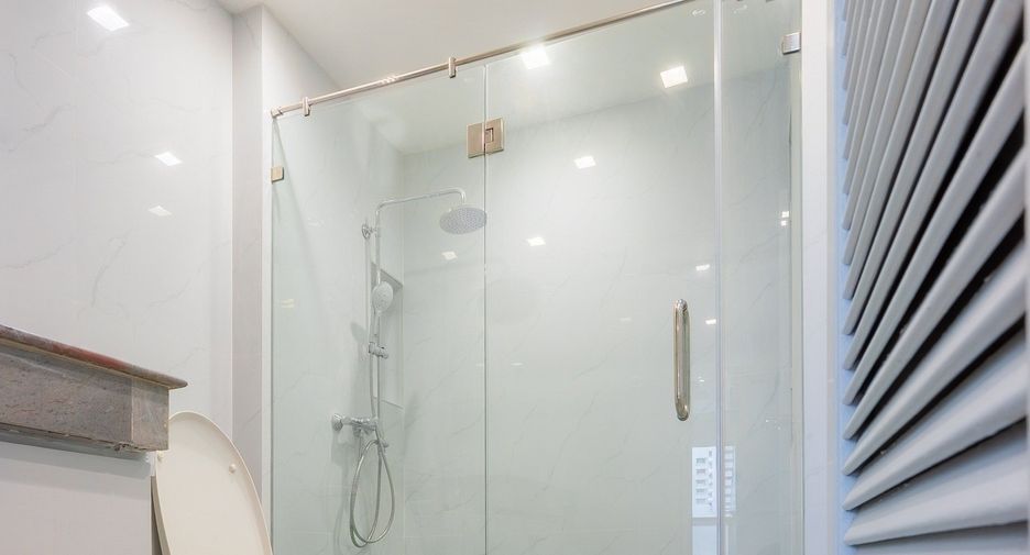 For rent 4 bedrooms apartment in Watthana, Bangkok
