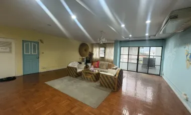 For rent 3 bedrooms apartment in Phaya Thai, Bangkok
