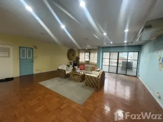 For rent 3 bedrooms apartment in Phaya Thai, Bangkok