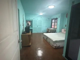 For rent 3 bedrooms apartment in Phaya Thai, Bangkok