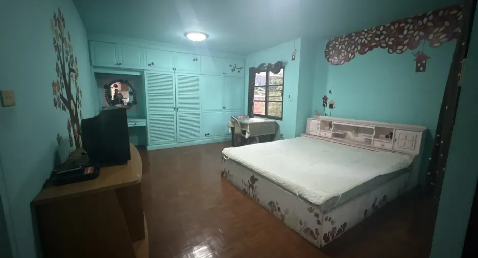 For rent 3 bedrooms apartment in Phaya Thai, Bangkok