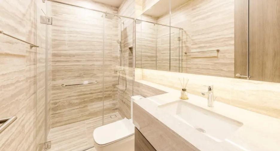 For rent 2 bedrooms condo in Khlong Toei, Bangkok