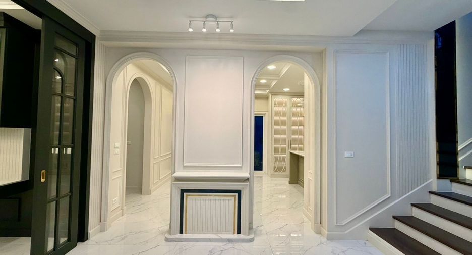 For sale 5 bedrooms house in Bang Khun Thian, Bangkok