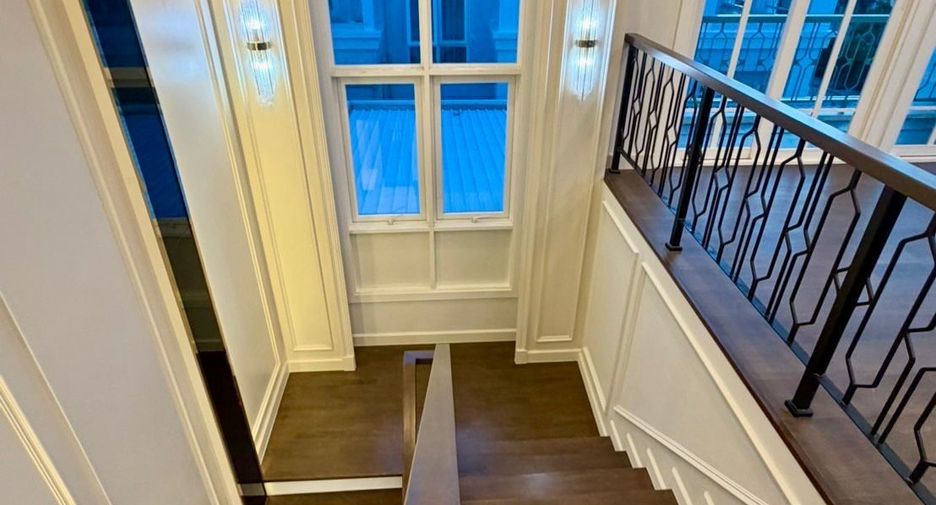 For sale 5 bedrooms house in Bang Khun Thian, Bangkok