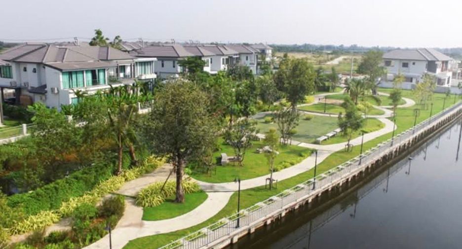 For sale 5 bedrooms house in Bang Khun Thian, Bangkok