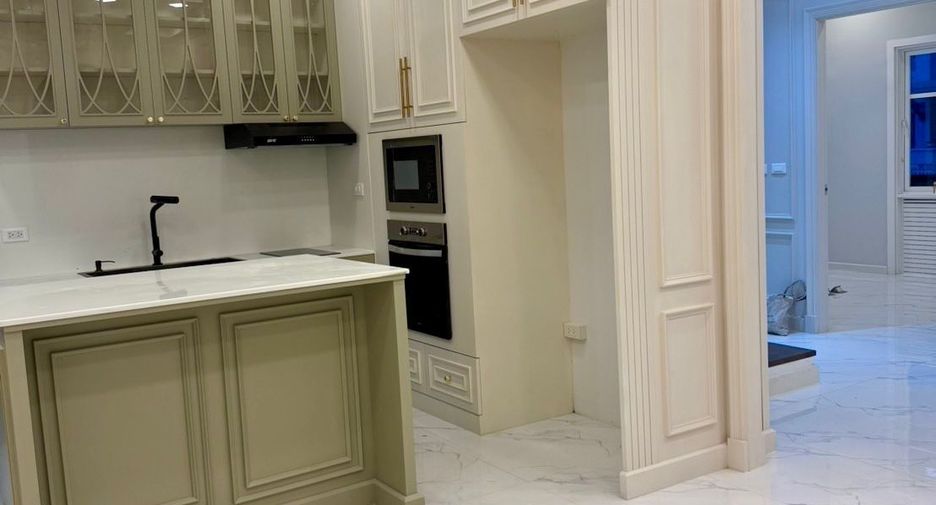 For sale 5 bedrooms house in Bang Khun Thian, Bangkok