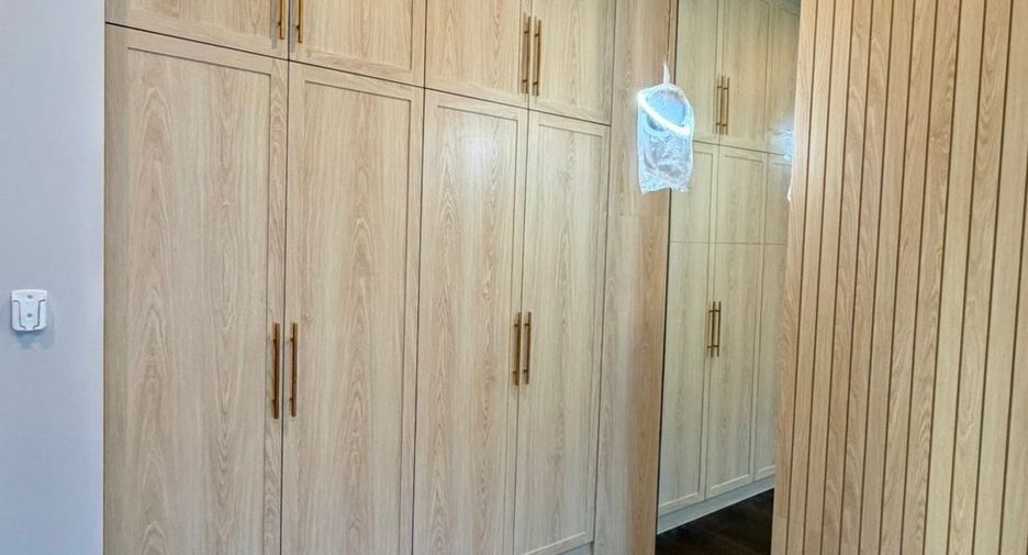 For sale 5 bedrooms house in Bang Khun Thian, Bangkok
