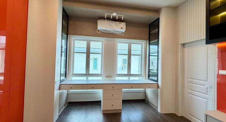 For sale 5 bedrooms house in Bang Khun Thian, Bangkok