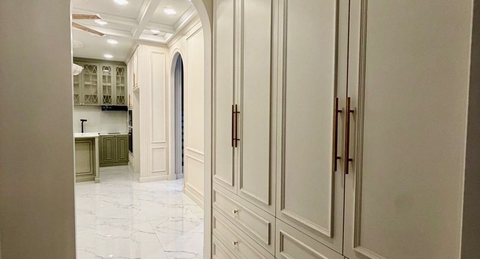 For sale 5 bedrooms house in Bang Khun Thian, Bangkok