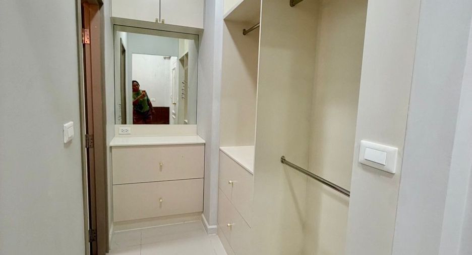 For sale 5 bedrooms house in Bang Khun Thian, Bangkok