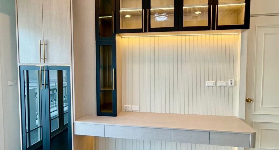 For sale 5 bedrooms house in Bang Khun Thian, Bangkok