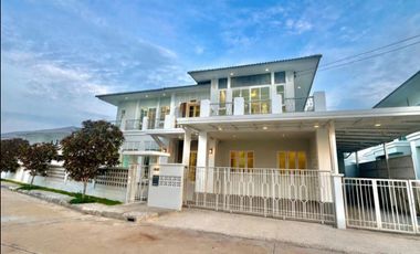 For sale 5 bedrooms house in Bang Khun Thian, Bangkok