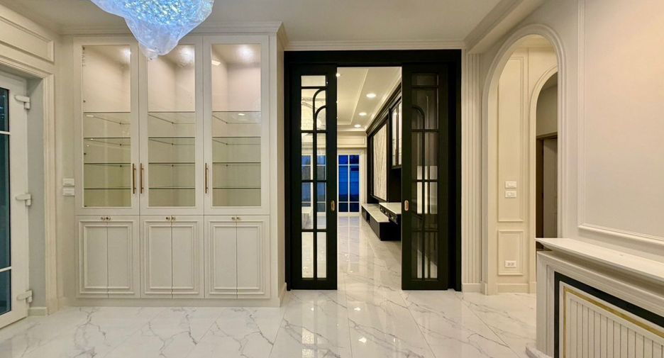 For sale 5 bedrooms house in Bang Khun Thian, Bangkok