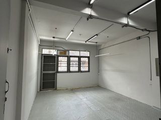 Аренда 2 спальни торговое помещение в Кхлонг Сан, Бангкок